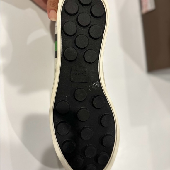Gucci White and Green Sneakers - Picture 10 of 15